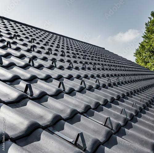 Neues Hausdach mit Grauen Dachziegeln
