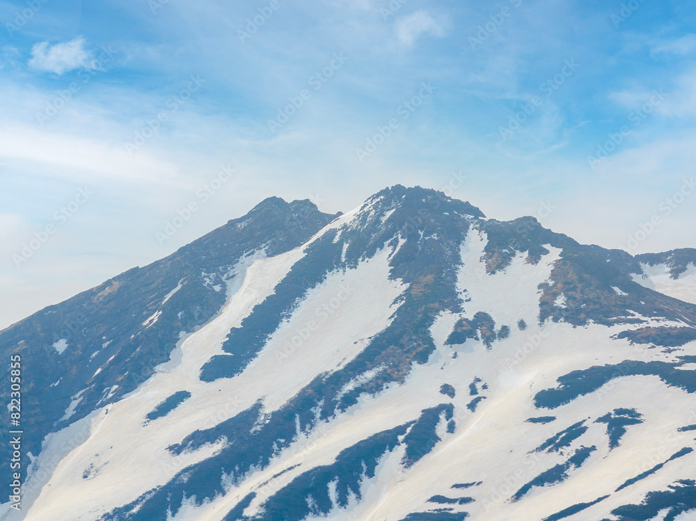 Fototapeta premium 残雪の鳥海山（秋田県）