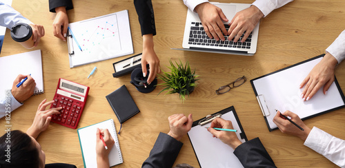 Group of business people wo...