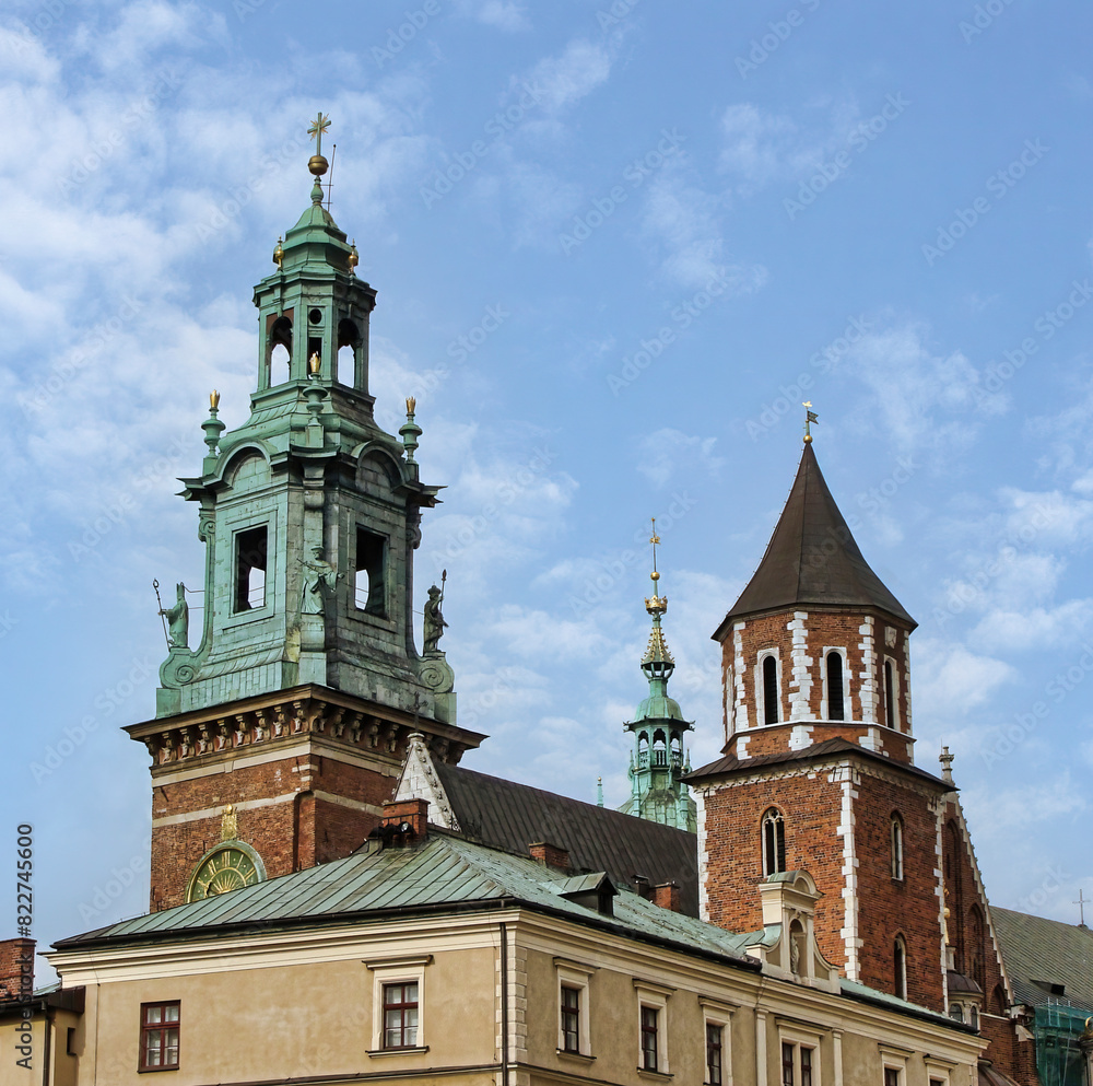 Fototapeta premium The Wawel Cathedral, (Archcathedral Basilica of Saints Stanislaus and Wenceslas), is a church in Kraków, Poland, considered the national shrine of Poland