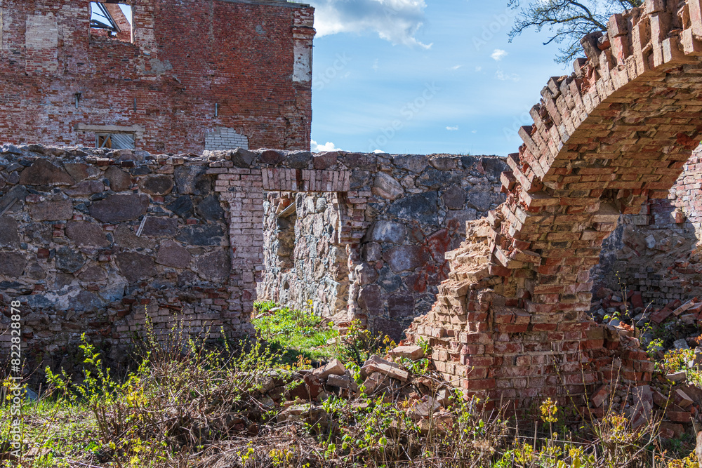 Fototapeta premium ruins of an old stone and brick building