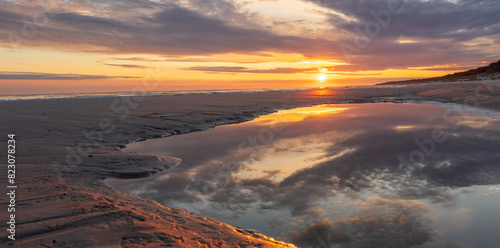 Fototapeta Naklejka Na Ścianę i Meble -  Panorama sunrise over the baltic sea