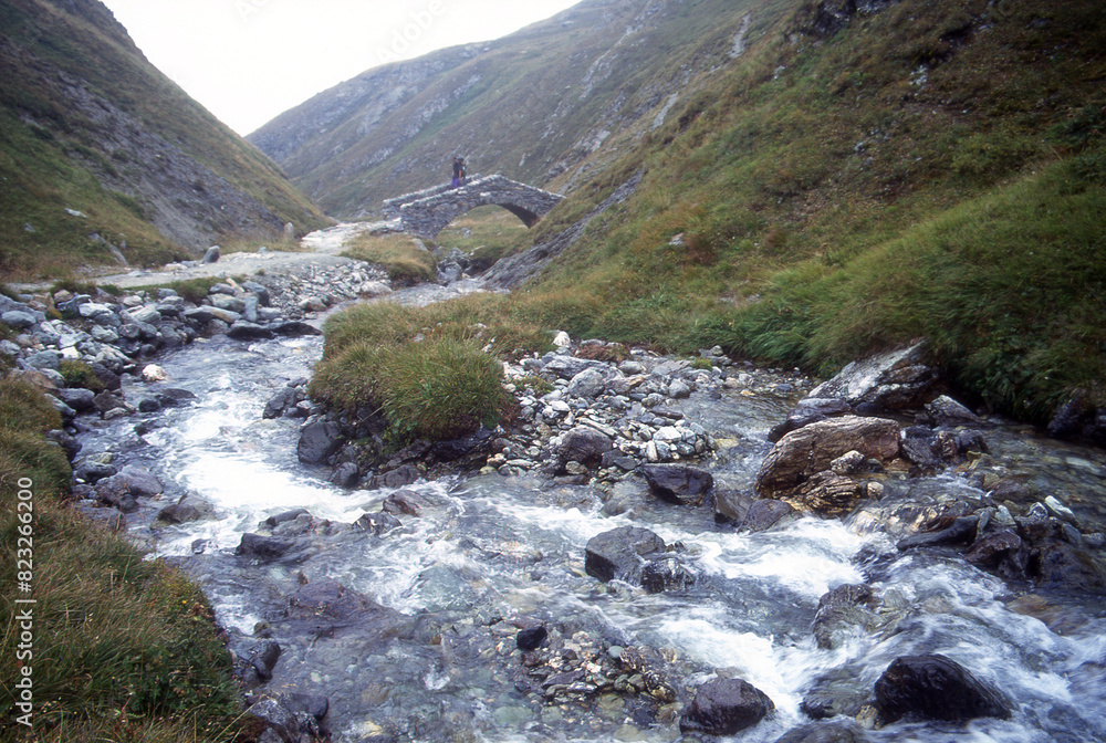Vom Septimerpass über eine alte Steinbrücke abwärts nach Bivio - Graubünden, Schweiz - Hochtour 1997 Vom Septimerpass über eine alte Steinbrücke abwärts nach Bivio - Graubünden, Schweiz - Hochtour 1997
