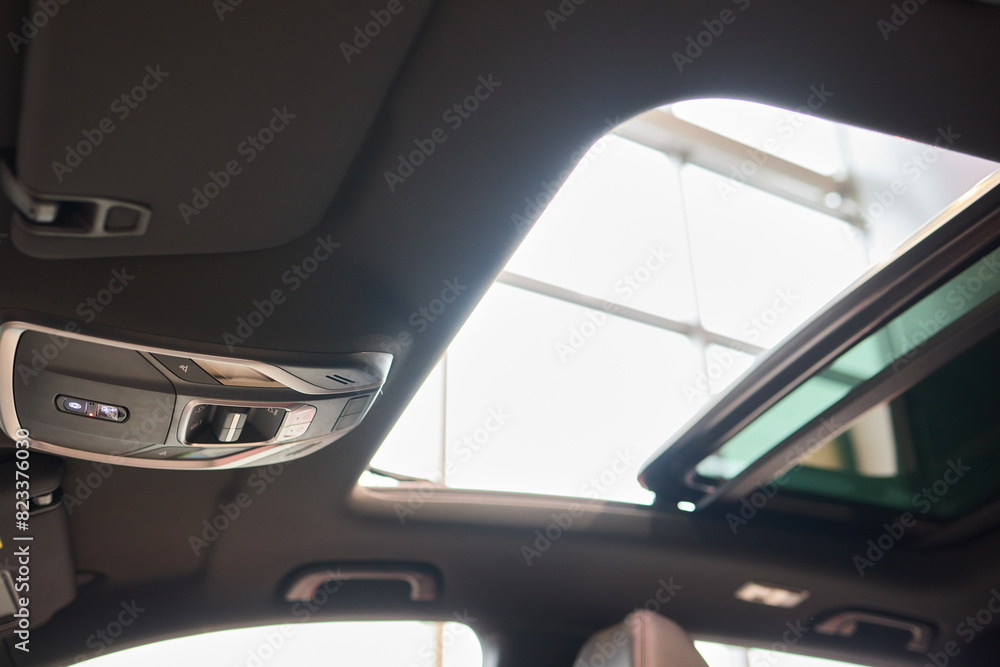 Motor vehicle with sunroof, rear view mirror, and hood