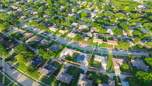 Bilde på lerret Medium density subdivision with parallel residential streets and back alleys, ro