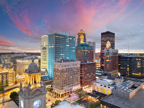 Des Moines, Iowa, USA Skyline at Dusk