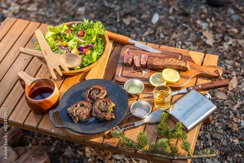 アウトドアでステーキ beefsteak grilled outdoors at campsite