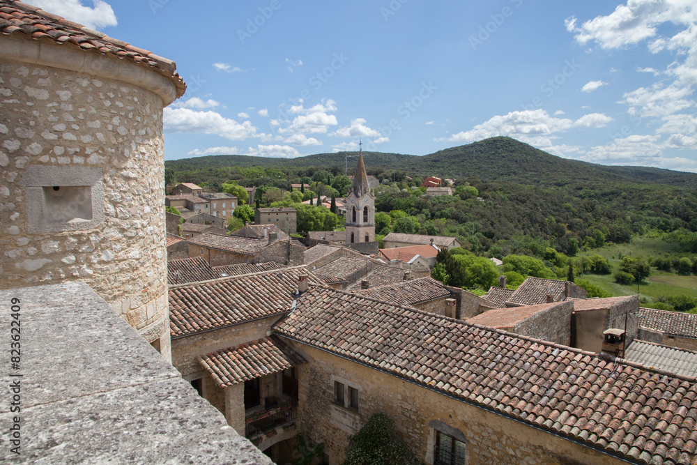 Le village de Labastide de Virac (Ardèche) vu du château