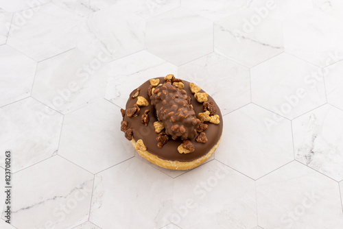 Donut Lion sur un fond blanc marbré 