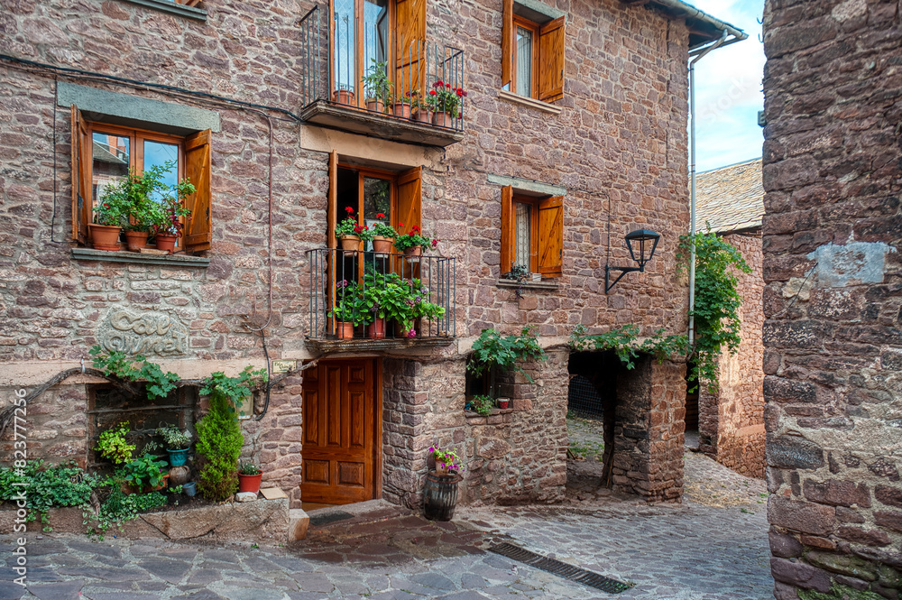 Vilamur is a small town located in the province of Lerida, in the Autonomous Community of Catalonia, Spain. Vilamur is a small town located in the province of Lerida, in the Autonomous Community of Catalonia, Spain.