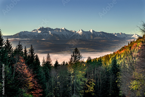 Fototapeta Naklejka Na Ścianę i Meble -  Pieniny, tatry , jesień , zachód , wschód , Karpaty, Dunajec