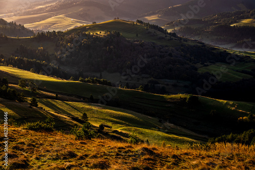 Fototapeta Naklejka Na Ścianę i Meble -  Pieniny, tatry , jesień , zachód , wschód , Karpaty, Dunajec