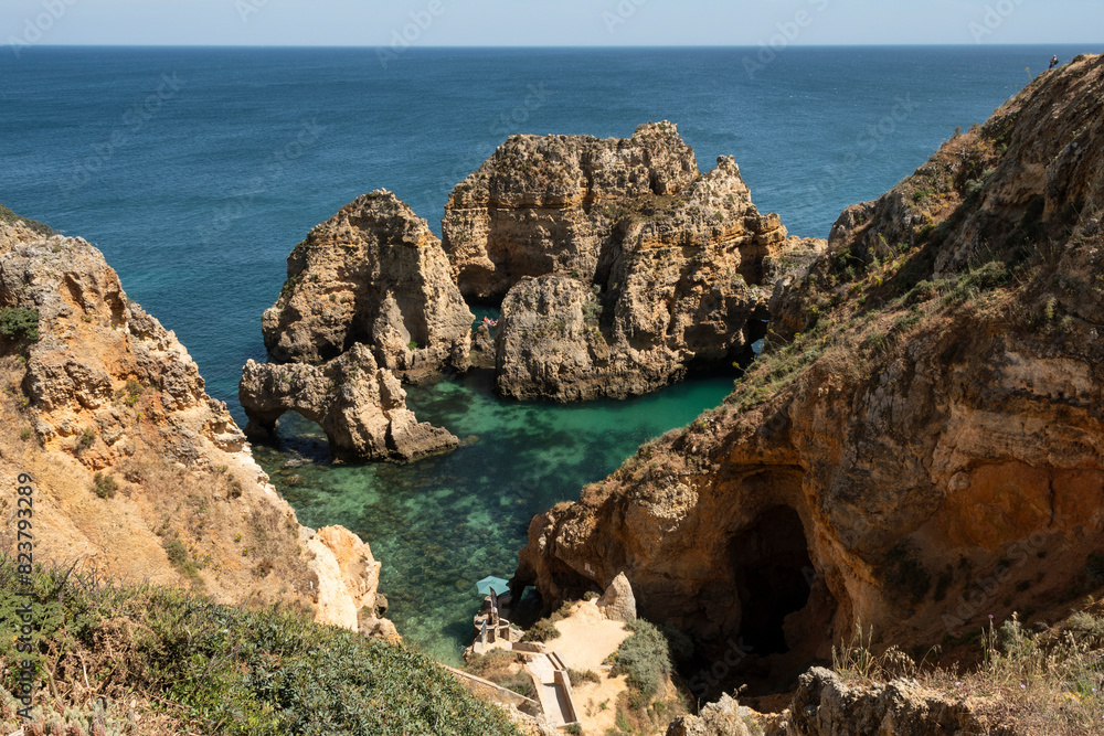 Vista panorámica de la Punta de la Piedad en Lagos, sur de Portugal. Vista panorámica de la Punta de la Piedad en Lagos, sur de Portugal.
