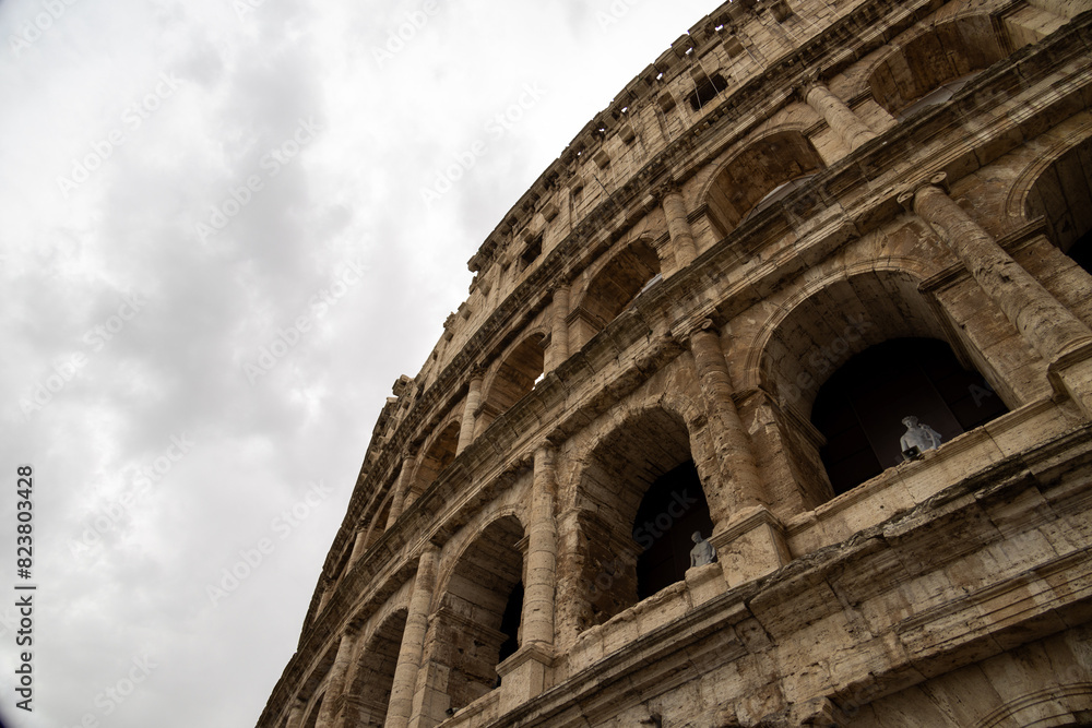 Fototapeta premium colosseum exterior low angle