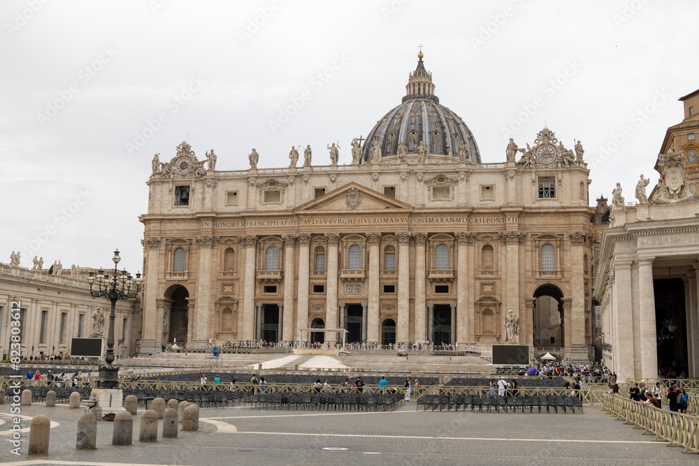 Fototapeta premium front view of st peters basilica at the vatican