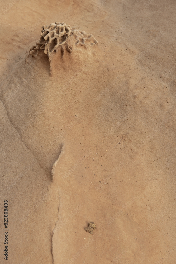 Obraz premium Sandstone Formation with Honeycomb Weathering