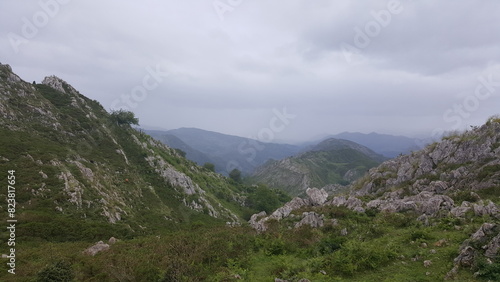 Bild auf Leinwand Paisaje montañoso
