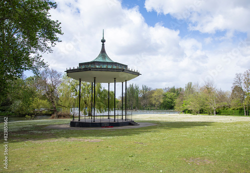 Obraz na plátně The bandstand in The Regents Park, Westminster, London, England