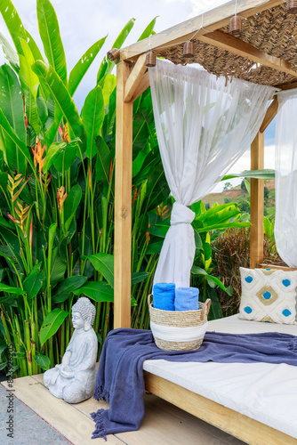 Design of spaces and experiences to sell tourist and hotel services on platforms and social networks.