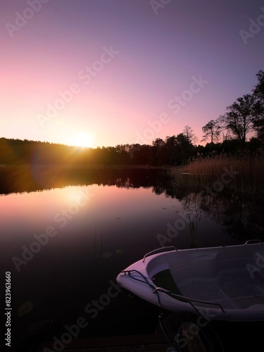 Obraz na płótnie Warmia - Mazury. Zachód słońca nad jeziorem w salonie