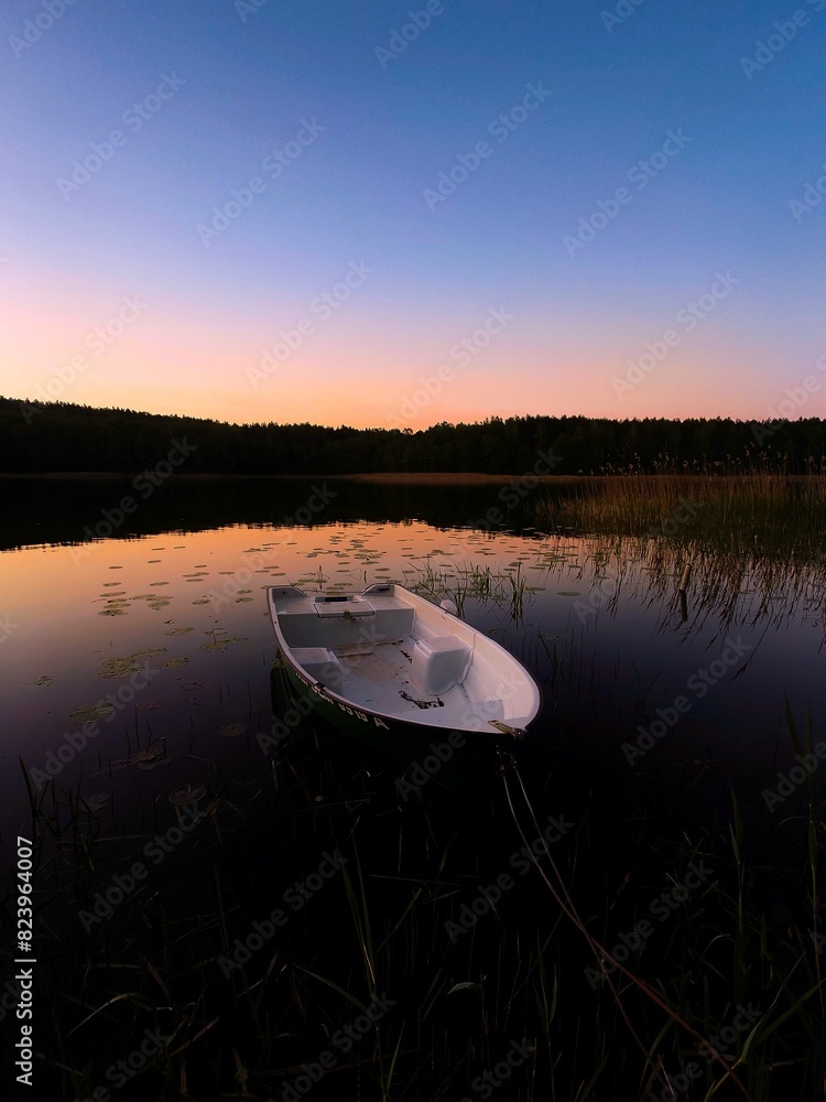 Wieczór nad jeziorem. Mazury