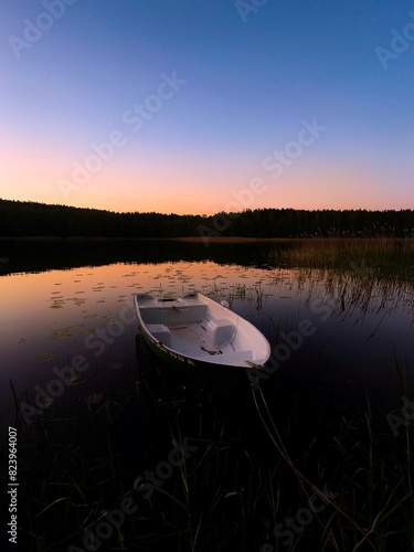 Obraz na płótnie Wieczór nad jeziorem. Mazury w salonie