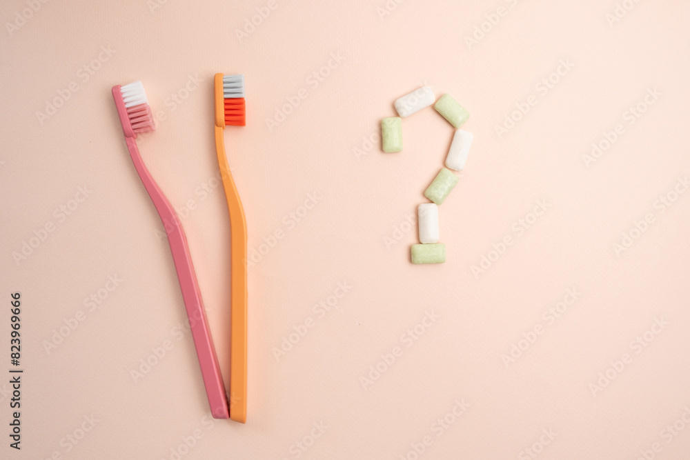 Toothbrush and chewing gum lie on a colored background. Time to brush your teeth. Top view, flat lay. Dental health concept
Toothbrush and chewing gum lie on a colored background. Time to brush your teeth. Top view, flat lay. Dental health concept