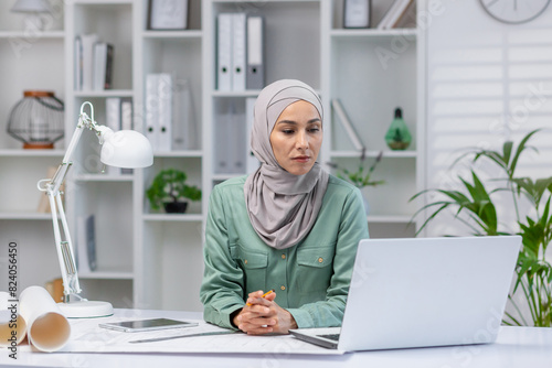 Εκτύπωση καμβά Woman in hijab designer working in home office, architect using laptop at work,