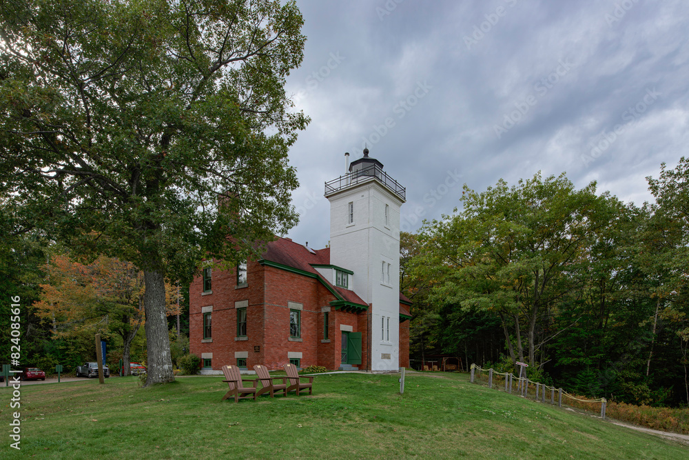 Fototapeta premium 40 Mile Point Lighthouse on a cloudy day