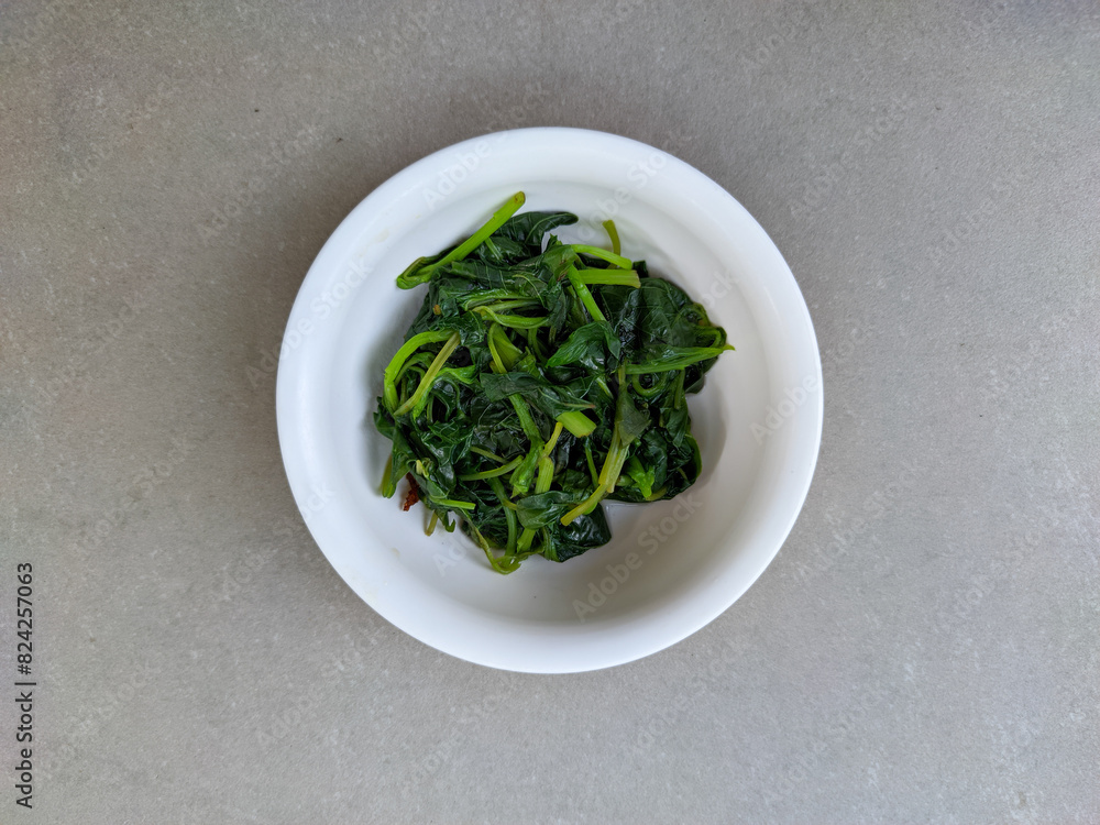 A bowl of steamed spinach, perfectly drained, sits invitingly before you. Its vibrant green leaves glisten, promising a fresh, healthy, and flavorful experience. A bowl of steamed spinach, perfectly drained, sits invitingly before you. Its vibrant green leaves glisten, promising a fresh, healthy, and flavorful experience.