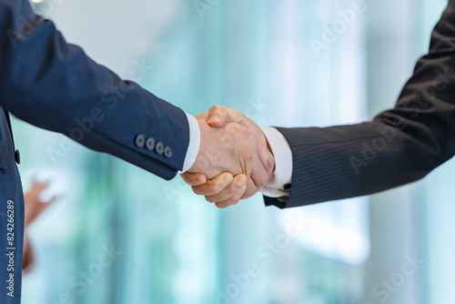 ビジネス・握手 photo