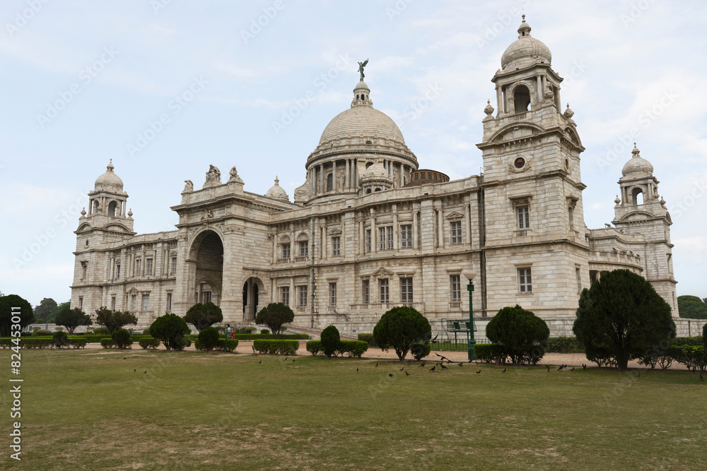 Fototapeta premium The Victoria Memorial in Kolkata, West Bengal, is a grand marble building built in memory of Queen Victoria, Kolkata, West Bengal, India