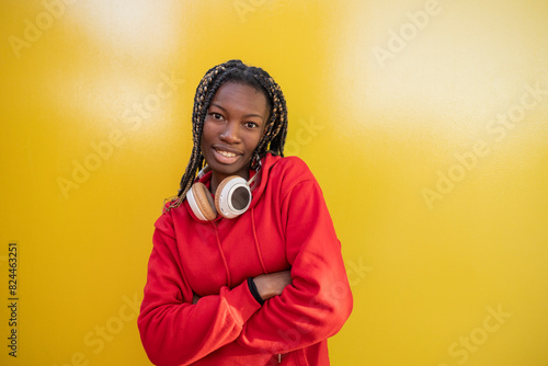 Smiling Young Woman with Headphones and Arms Crossed © PintoArt