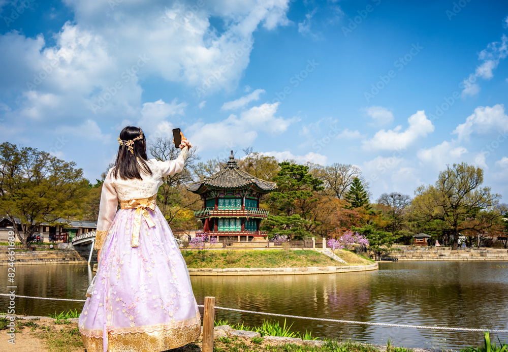 Fototapeta premium Womam in hanbok in spring