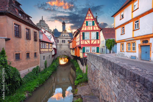 Obraz na płótnie Marktbreit, Germany. Cityscape image of historical downtown of Marktbreit, Bavaria, Germany with traditional German architecture at spring sunset. w salonie