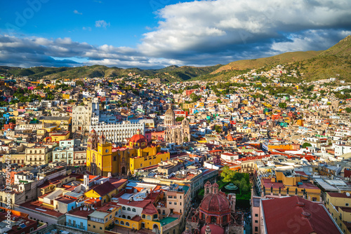 Fototapeta Naklejka Na Ścianę i Meble -  Scenery of guanajuato city with guanajuato cathedral in mexico