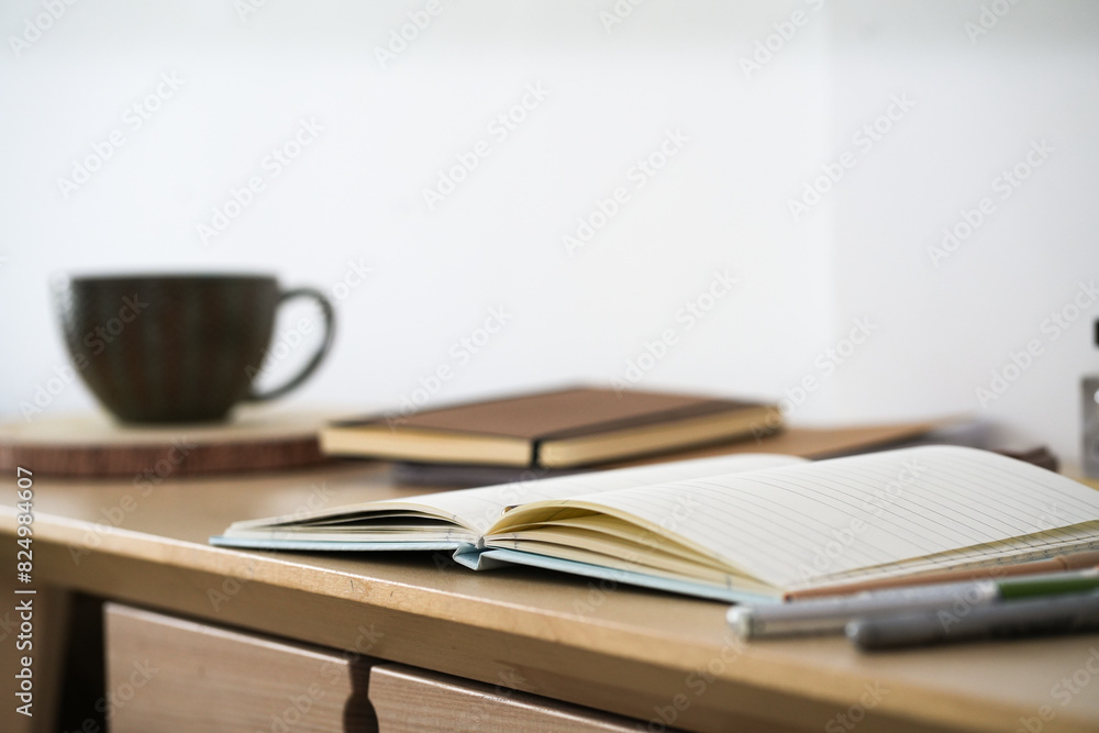 Naklejka premium An open notepad lies on the table