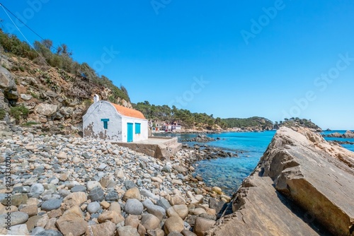 Photos Fisherman's cottage next to a traditional Mediterranean fishermen's quarter, on the shore of a rocky beach