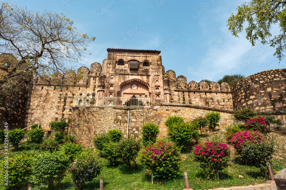 Obraz premium Entrance gate of Jhansi fort in Jhansi, Budelkhand, Uttar Pradesh, India, Asia