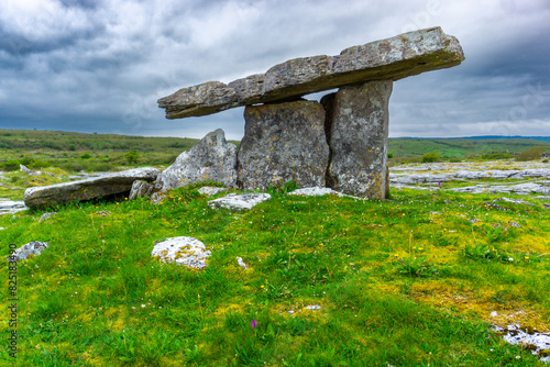 Fotografie Poulnabrone dolmen in Burren geopark, Ireland, with dramatic cloud sky