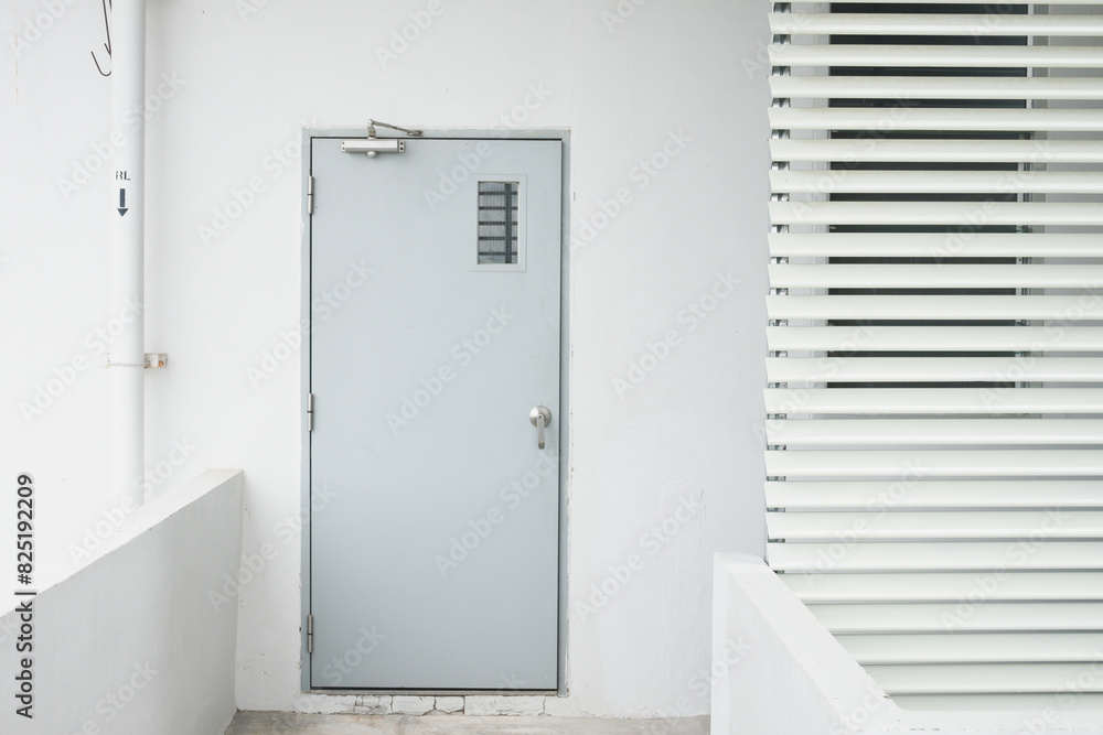 The corridor door is closed. The corridor door is closed.