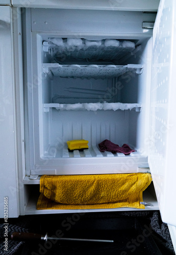 Defrosting freezer