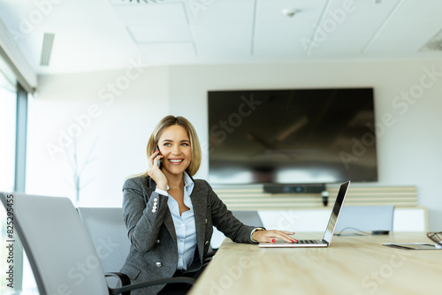 Professional woman in moder...