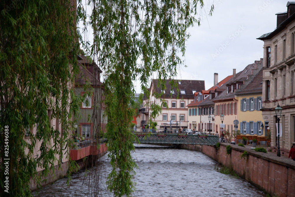 Obraz premium canal in the town