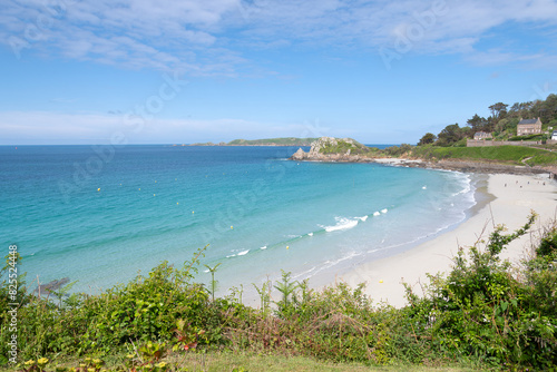 La magnifique plage Trestrignel de Perros-Guirec en Bretagne - France © aquaphoto