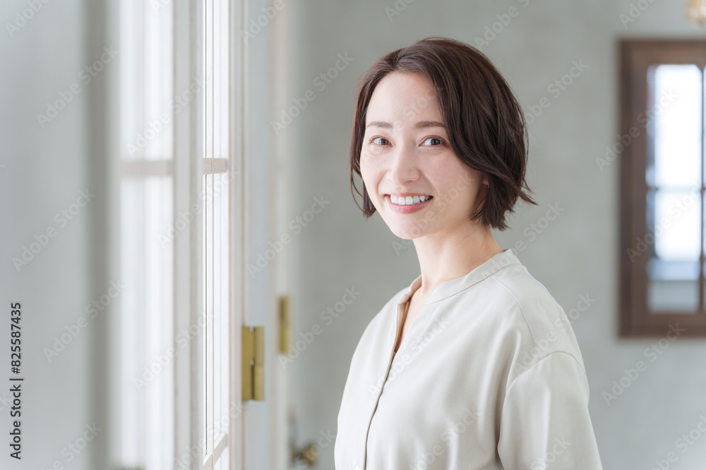 笑顔のミドル女性 笑顔のミドル女性