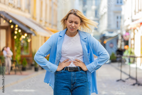 Foto Caucasian young woman traveler feeling sudden strong abdominal stomach ache gastritis problem