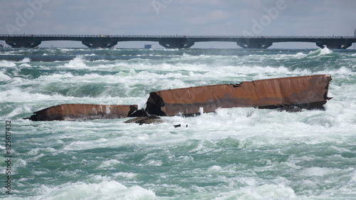 Large Metal Object in Middle of Niagara River