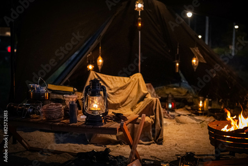  ランタン オイルランプ キャンプ テント内 幻想的 灯り 神秘的 © 啓太 嶺井