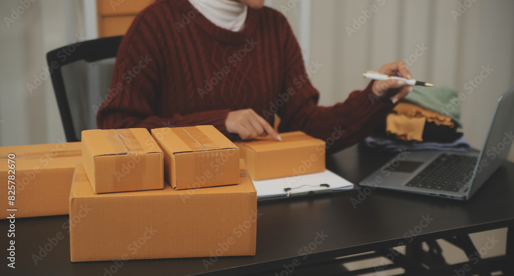 © Sirikarn Rinruesee - Portrait of young business asian woman online working in office desk use computer copyspace. Success business people employee, freelance SME online marketing work at home, coworking space concept © Sirikarn Rinruesee - Portrait of young business asian woman online working in office desk use computer copyspace. Success business people employee, freelance SME online marketing work at home, coworking space concept